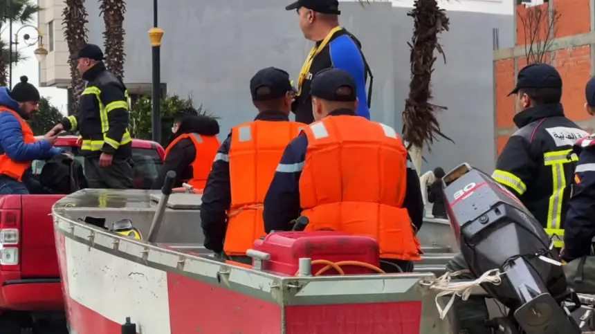 القصر الكبير.. الاستمرار في مساعدة المواطنين ونقلهم إلى الأماكن الآمنة بعد النشرة الإنذارية الحمراء