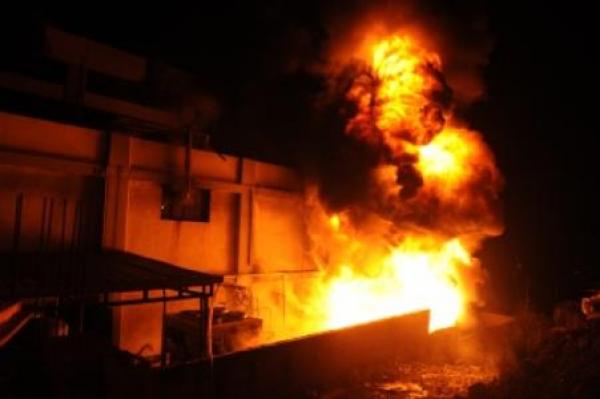 تفاصيل حريق ضخم في معمل مغربي فرنسي بالنواصر