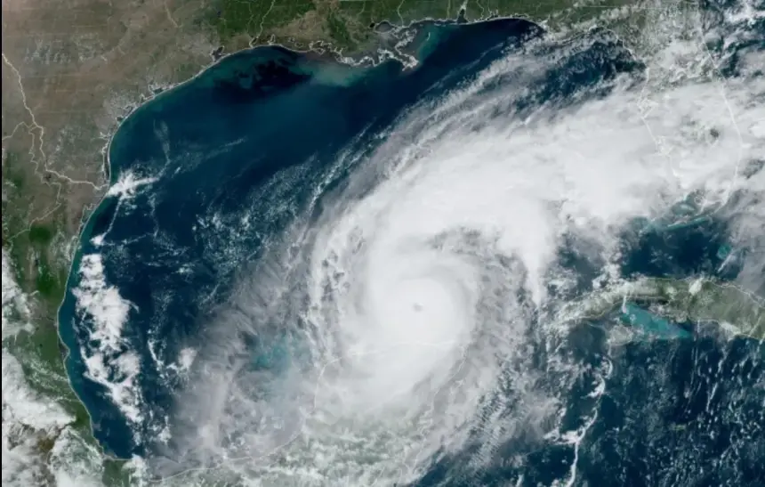 منخفض أطلسي قوي يطرق أبواب المغرب.. عاصفة تحمل أمطاراً ورياحاً قوية تتجه لهذه المدن