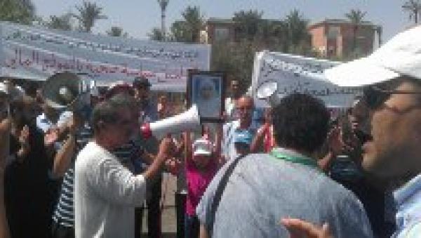 مواطنون يحتجون بموازاة مع إنعقاد المناظرة الوطنية للصحة بمراكش