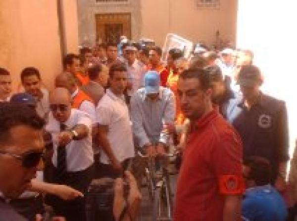 الصورة لحظة تمثيل جريمة اختطاف وقتل الطفلة فطومة