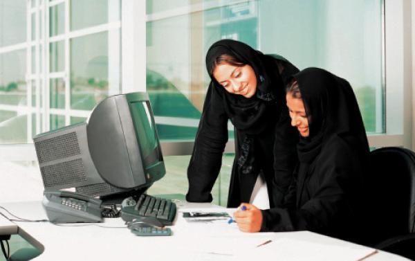 الهاكا توجه إنذارا لإحدى الإذاعات بعد استضافتها لفقيه حرّم عمل المرأة