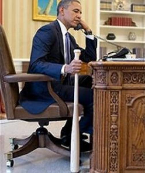 اوباما يغضب الآتراك .. يتحدث مع رئيس الوزراء التركي رجب اردوغان ممسكاً بعصى بيسبول