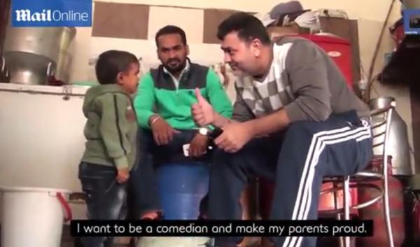 بالفيديو: تعرف على الشاب الذي يبلغ طوله 80 سم فقط