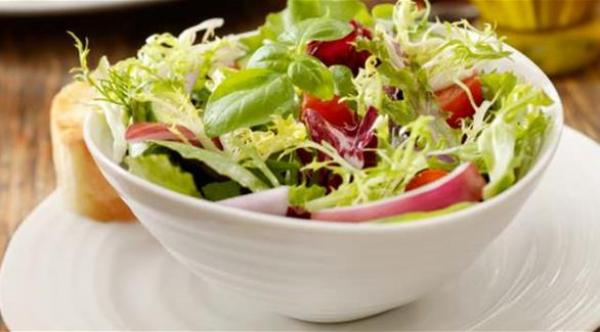 أطعمة من الأفضل تجنبها على متن الطائرة