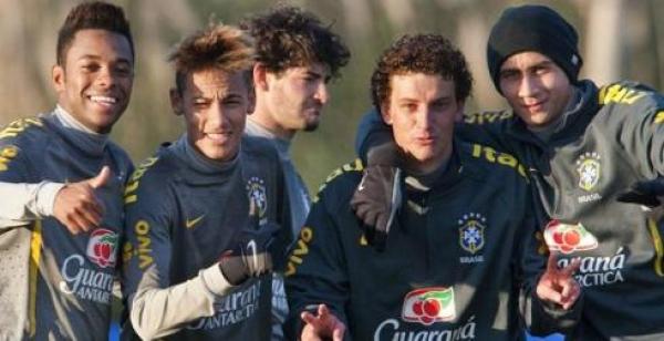 قمتان ناريتان للبرازيل فى 2011 أمام اسبانيا و إيطاليا 