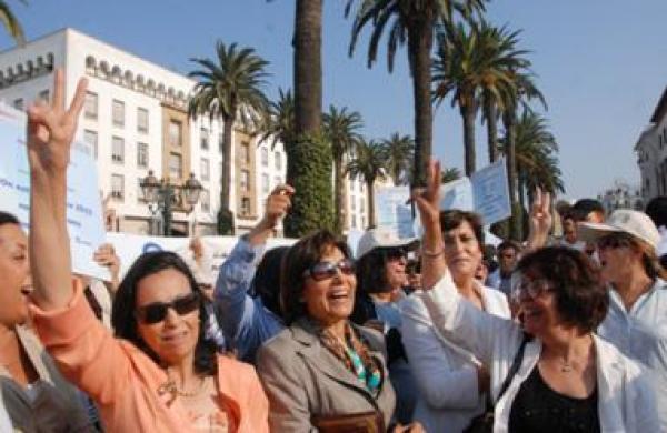 مغربيات يقررن نشر صورهن بالبيكيني احتجاجا على بنكيران