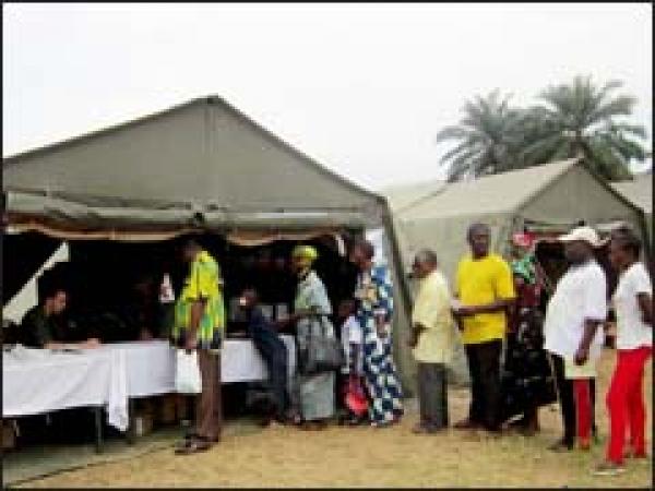 الإشادة بالبعثة الطبية المغربية ببرازافيل في حفل رسمي قبل رحيلها من الكونغو