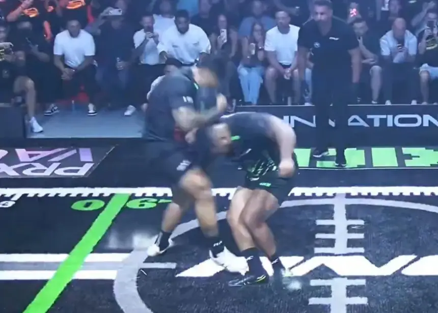 رياضة التصادم الجديدة: جدل واسع حول العنف ومخاطر السلامة