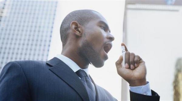 10 أسباب نجهلها عن رائحة الفم الكريهة