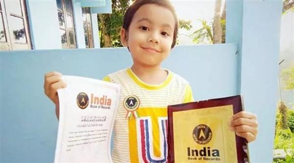 طفل يتحول إلى كاتب بعمر 4 سنوات