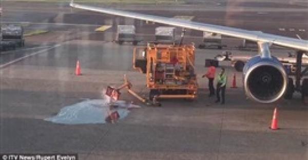 تسرب وقود على أرض مطار بسبب انشغال عاملين (فيديو)
