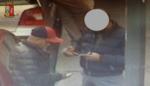 تفاصيل مثيرة في عملية إيقاع الشرطة الإيطالية بمغربيين تفننا في التزوير وحيرا الأمن