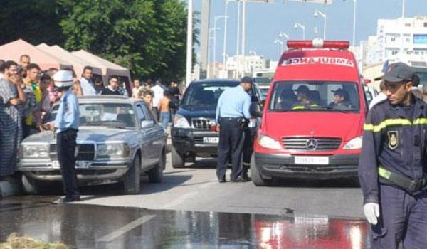 انقلاب سيارة أجرة كبيرة تودي بحياة سائقها وهكذا نجا الركاب من موت محقق