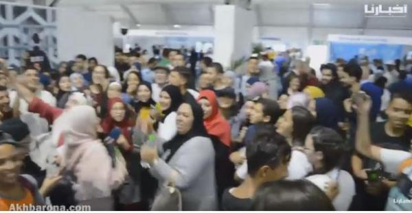 مواطنون محيحين وناشطين داخل أروقة معرض الأمن الوطني بطنجة