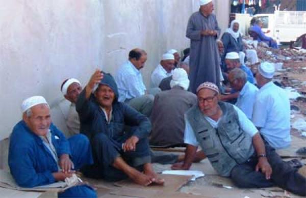 السن القانوني للإحالة على التقاعد يظل محددا في 60 سنة بالنسبة لكافة الموظفين و65 سنة للأساتذة الباحثين بالتعليم العالي ومؤسسات تكوين الاطر