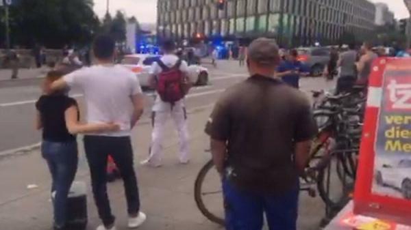 عاجل بالفيديو .. قتلى وجرحى في هجوم مسلح على مركب تجاري بميونيخ الألمانية