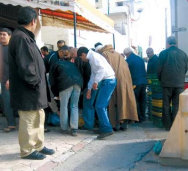 مرة أخرى ..طوابير من الجزائريين للحصول على اكياس حليب