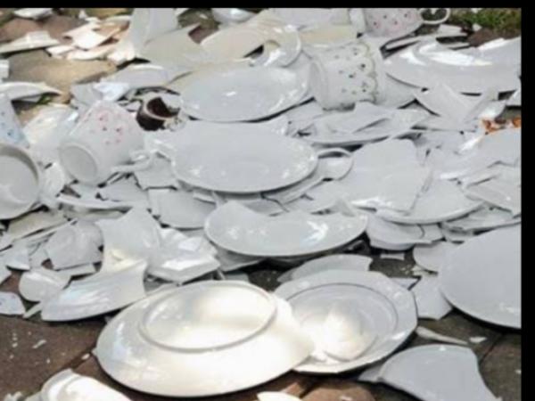 على نحو مثير...تداول مقاطع فيديو توثق تكسير فنانين مغاربة للصحون في مطعم راق بشكل جنوني