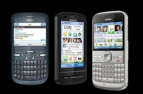 باب سبتة .. مغربي "حصل" باغي يهرب 115 سمارت فون و ها فين خباهم !