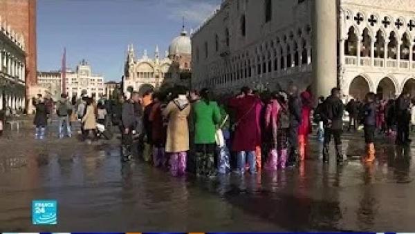 إيطاليا تعلن حالة الطوارئ في البندقية إثر فيضان هو الأكبر منذ 50 عاما!!