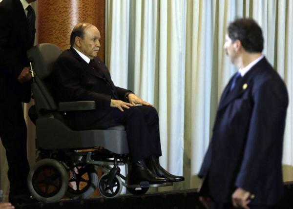 أزمة صحية جديدة تُعجِّل بنقل بوتفليقة إلى باريس