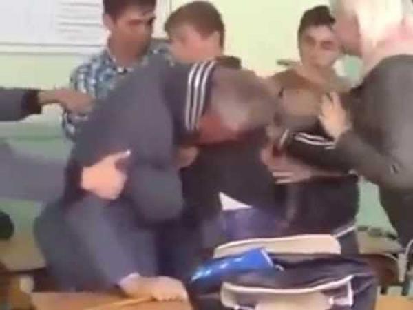 القنيطرة: فتح بحث قضائي مع تلميذ عنّف أستاذه في المهدية