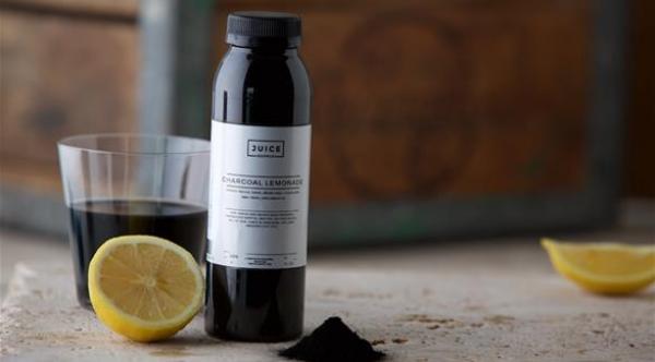 شُرب الليموناضة بالفحم "صحي" أم "خدعة"؟