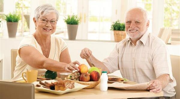 للمسنين... لا تنساقوا وراء العبارات الرنّانة للمكملات الغذائية