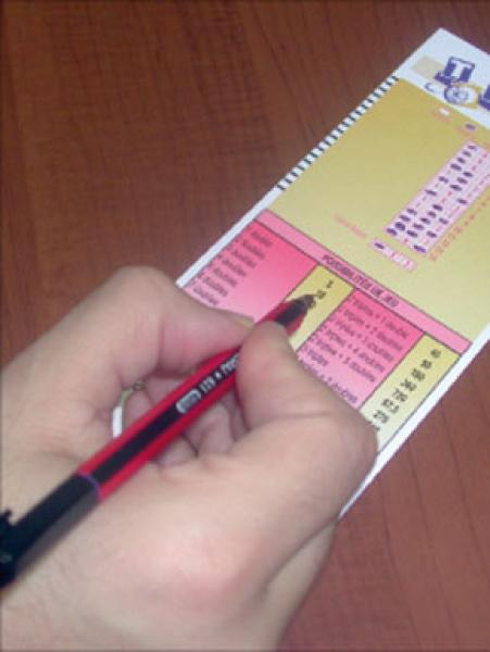 فضيحة : لاعبان من فريق مغربي راهنا على خسارة فريقهما في ألعاب "الياناصيب "!