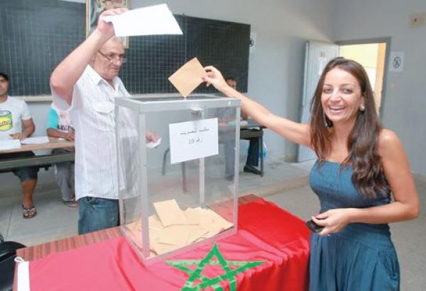 الجالية المغربية تحتج أمام التمثيليات الدبلوماسية ضد «الإقصاء الانتخابي»  