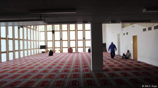 سوري يطعن مغربياً ويختبئ في مسجد بكولونيا