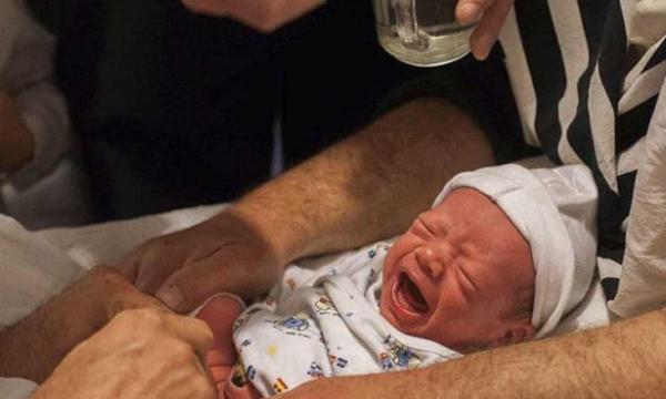 تطور غير متوقع في قضية "الحجام" المتسبب في وفاة طفل بوزان بعد عملية ختان تقليدية