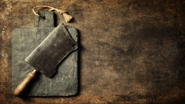 هندي يقطع إصبعه متعمدا بسبب خطأ في التصويت على حزب سياسي !