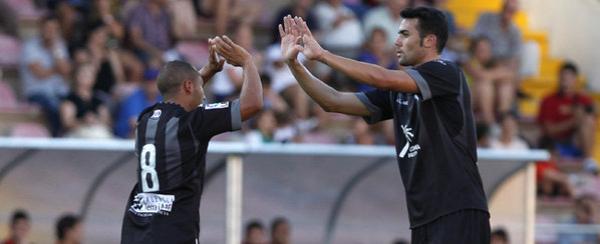 نبيل الزهر يتألق في مباراة ودية لليفانتي بتوقيعه لثنائية 