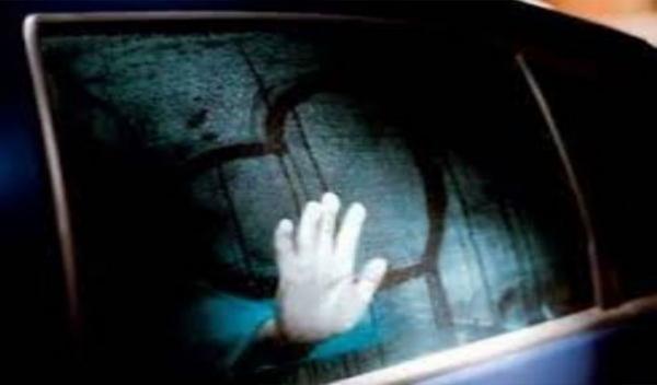 اعتقال مؤذن مسجد يمارس الشذوذ الجنسي مع شخص آخر داخل سيارة