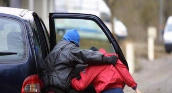 على شاكلة أفلام العصابات...مجهولون يختطفون طفلة من بين أحضان والدتها بطنجة والأمن يتحرك
