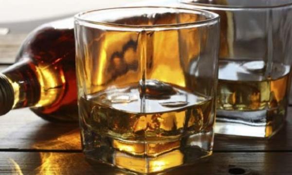 صدق أو لا تصدق...برلمانيون بمجلس المستشارين يرفضون زيادة الضريبة على الخمور