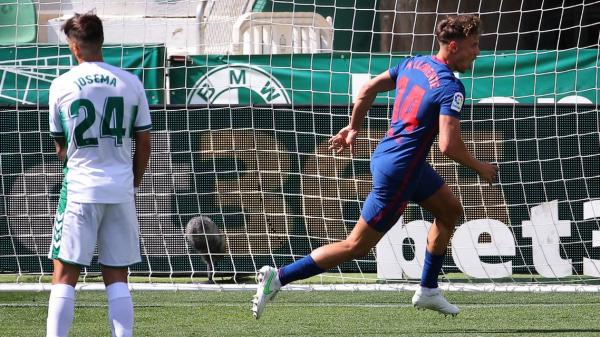 أتلتيكو مدريد ينجو من فخ إلتشي ويهرب مؤقتا بصدارة الليغا