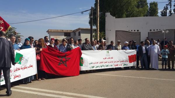 اتحاد كتاب المغرب يتظاهر لفتح الحدود مع الجزائر