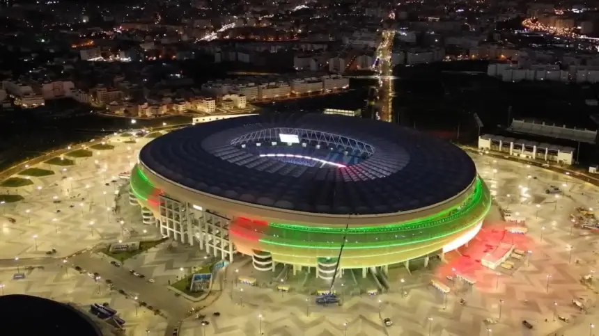 ملعب طنجة الكبير.. لوحة فنية أبدعتها أيادٍ مغربية تستعد لاستقبال ضيوف القارة الإفريقية