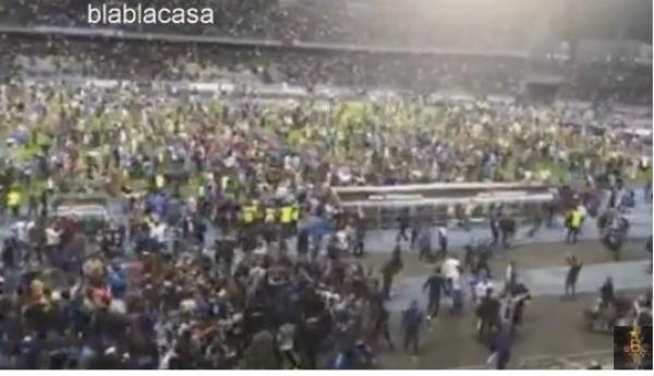 شاهد اجتياح جماهير اتحاد طنجة للملعب بعد الفوز بالدوري