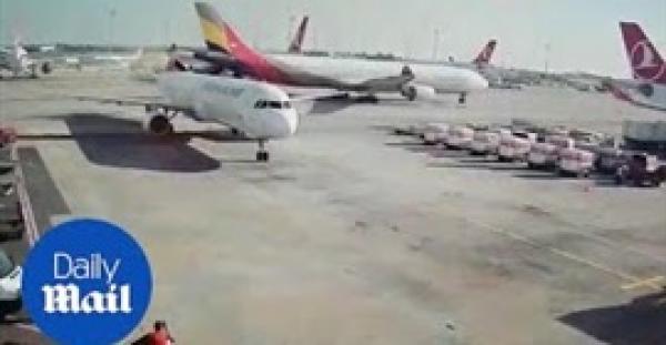 مشهد غريب لحادث تصادم طائرتين في تركيا (فيديو)