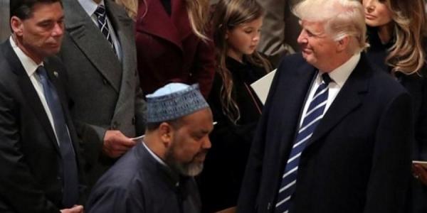 ترامب يستمع للقرآن