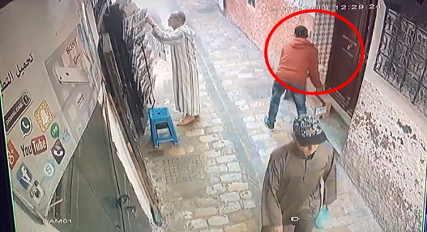 تطوان.. كاميرا المراقبة ترصد سرقة في واضحة النهار بالمدينة العتيقة