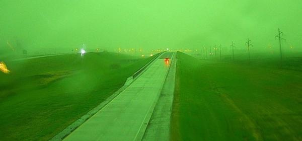 صدمة سكان ولاية أمريكية بعد  ظهور السماء باللون الاخضر كليا (فيديو)