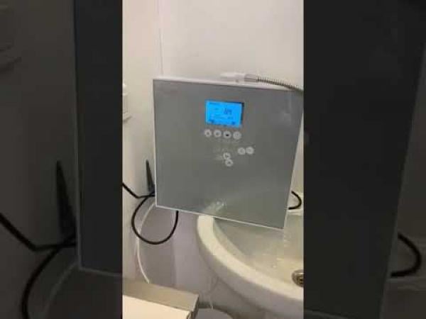 لهذا نهى الرسول صلى الله عليه وسلم عن النفخ في الشراب