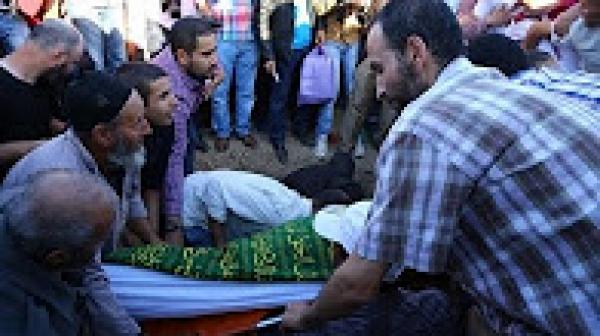 الألاف من المواطنين يشيعون بمدينة الحسيمة جثمان محسن فكري بائع السمك