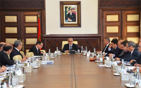 الحكومة تصادق على مشروع قانون يمنع الإشهار الذي يسيء للمرأة أو يروج لدونيتها