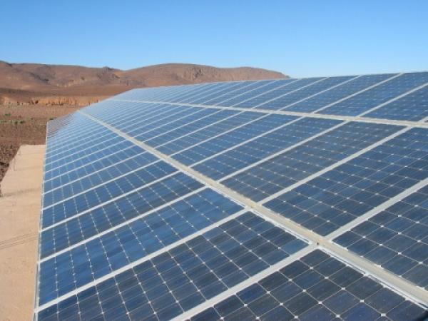 لوموند: المغرب يتصدر قائمة بلدان حوض الابيض المتوسط في مجال انتاج الطاقة الشمسية